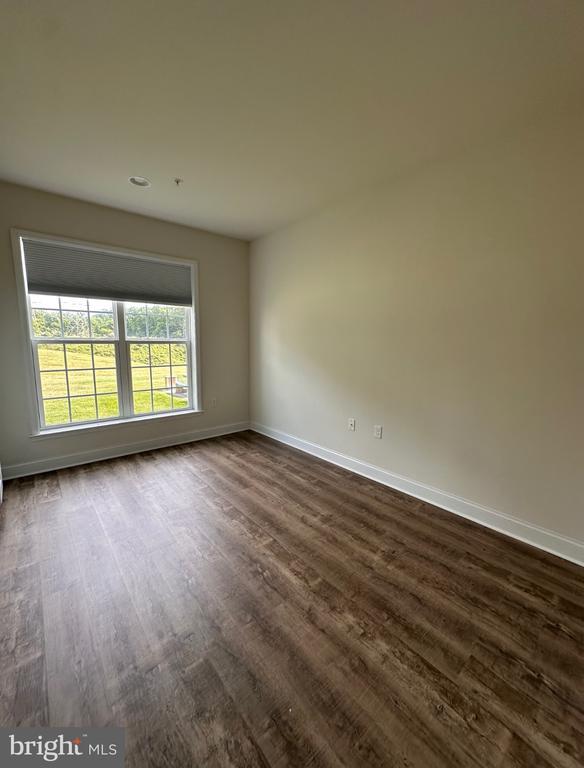Building Photo - 562 Fawn Ln