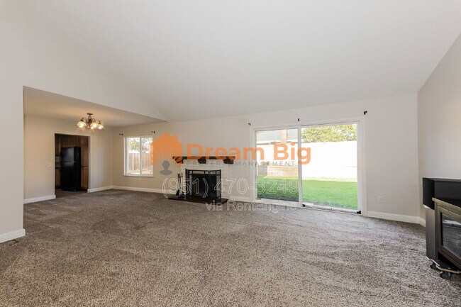 Building Photo - 2877 Sandberg St