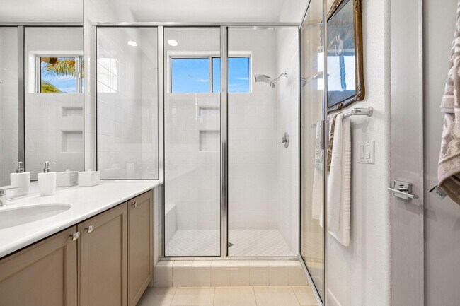 Building Photo - 502 Desert Holly Dr