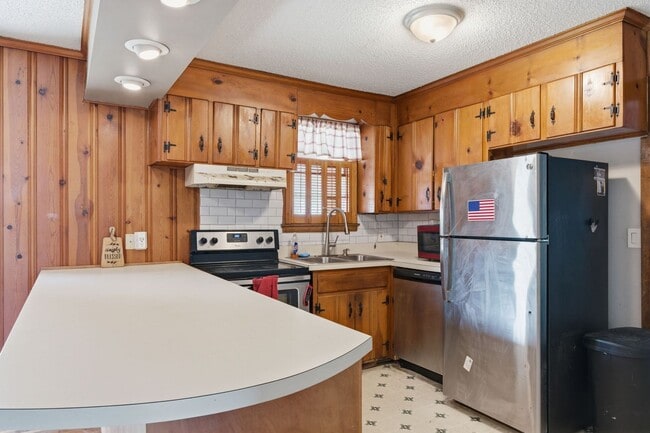 Building Photo - Charming 2b/1b Home in Old Hickory