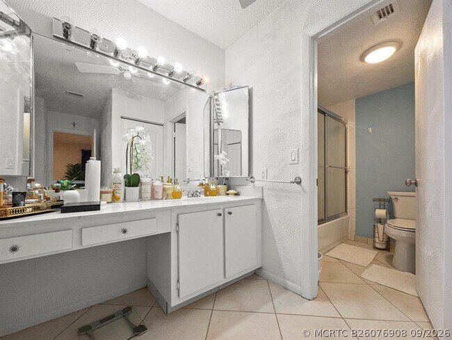 Building Photo - 9286 Vista Del Lago