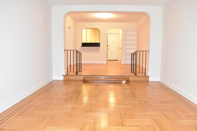 Building Photo - 570 Fort Washington Ave