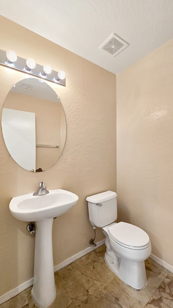 Building Photo - Gated community in Avondale with a communi...