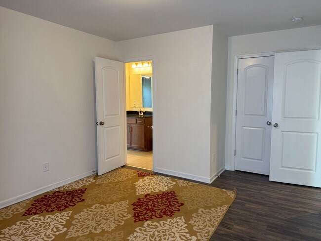 Building Photo - Five Bedroom Home in The Villages of Denver