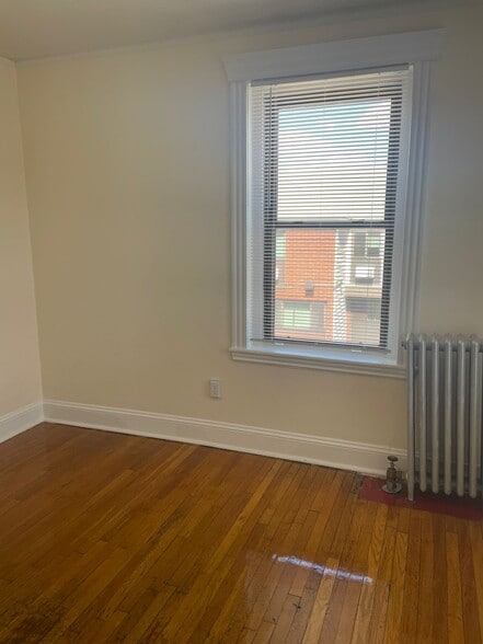 Building Photo - 352 Riverway
