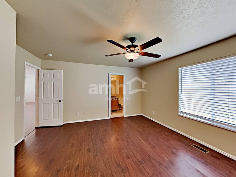 Building Photo - 6432 S High Bluff Dr