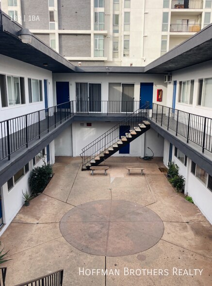 Building Photo - 5555 Carlton Way