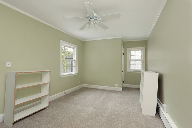 Building Photo - 651 Brier St