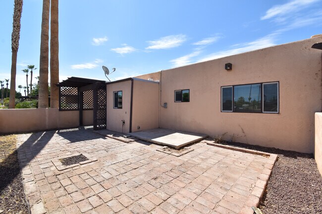 Building Photo - 2490 W Yowell Ct