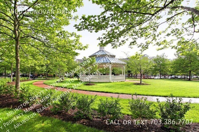 Building Photo - 5000 Donovan Dr