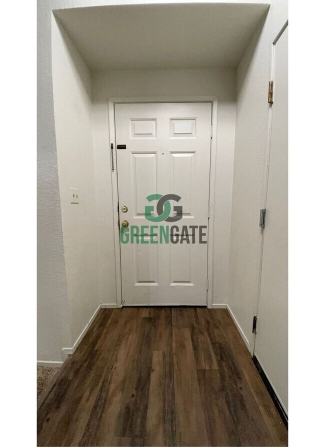 Building Photo - 3517 Woodglen Dr