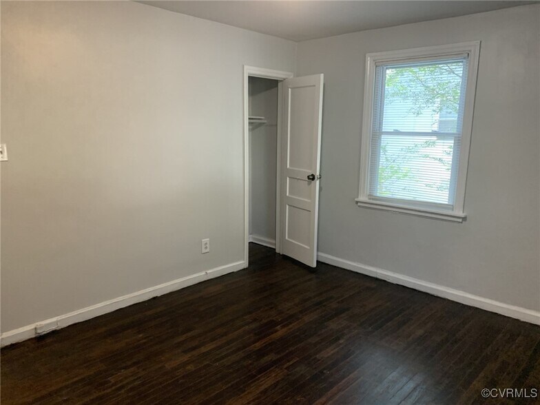 Building Photo - 3324 Meadowbridge Rd