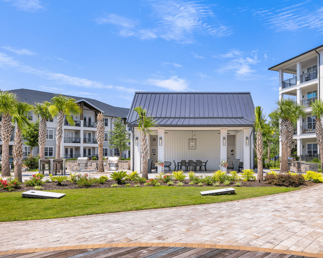 Building Photo - The Port House