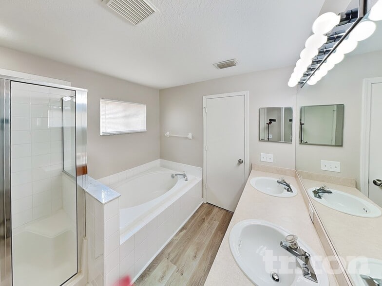 Building Photo - 12420 Tree Pointe Ct