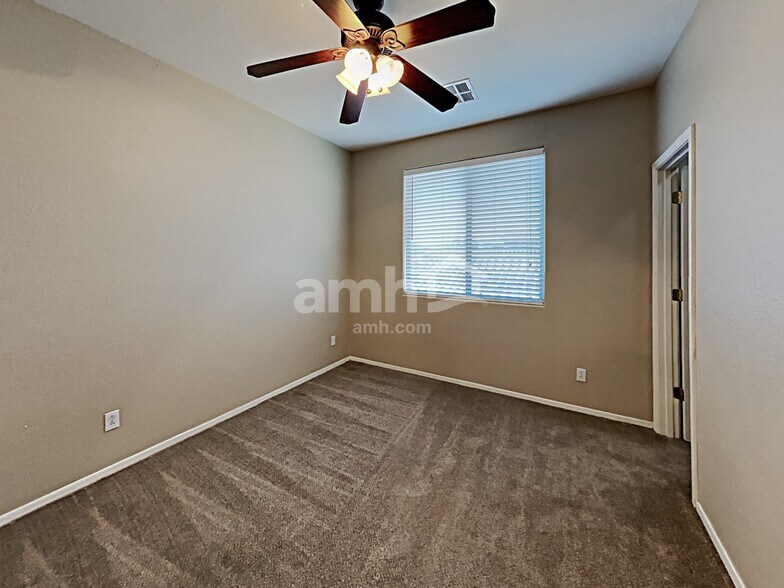 Building Photo - 3880 E Kesler Ln