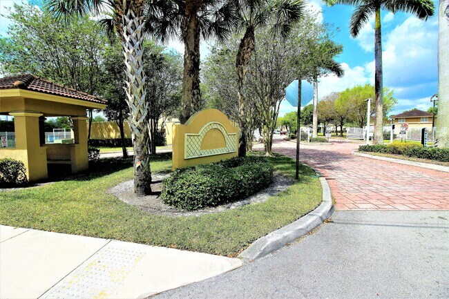 Building Photo - 1145 Golden Lakes Blvd