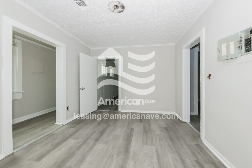 Building Photo - 912 54th St