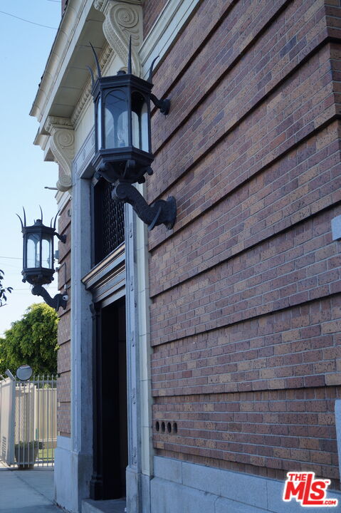Building Photo - 1850 Industrial St