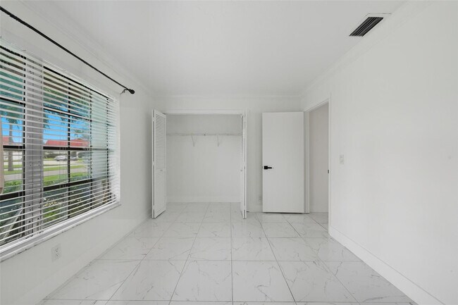 Building Photo - 1443 SW 27th Ave