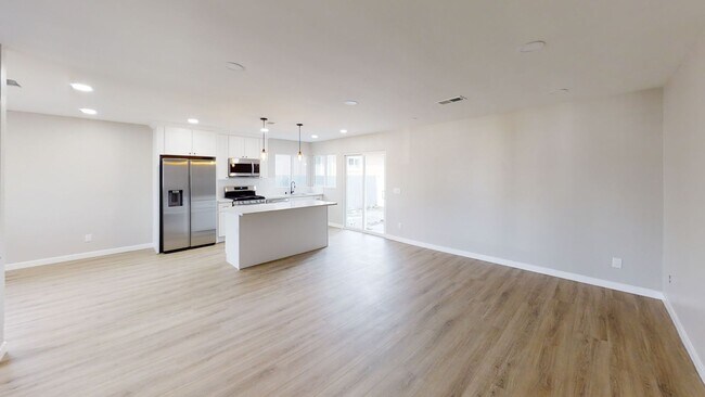 Building Photo - 5318 E Falls View Dr