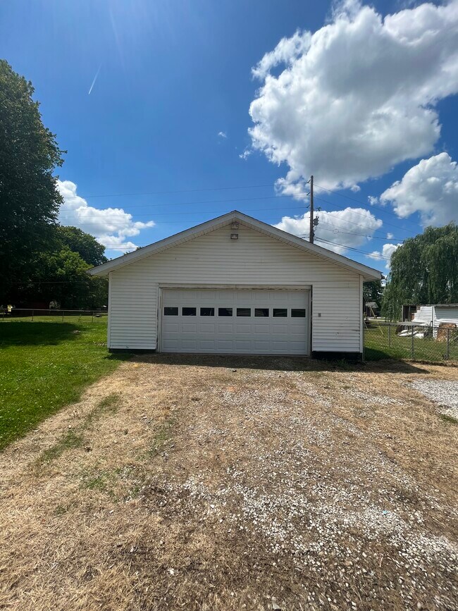 Building Photo - 1427 Plano Rd