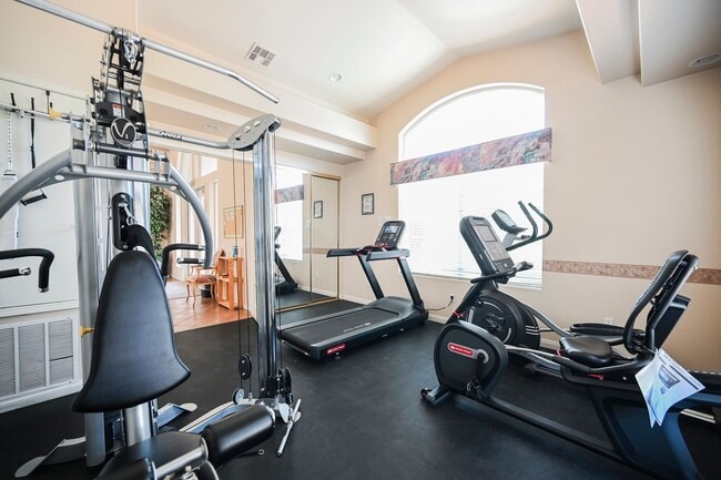 Building Photo - Gated Community townhome, with private garage