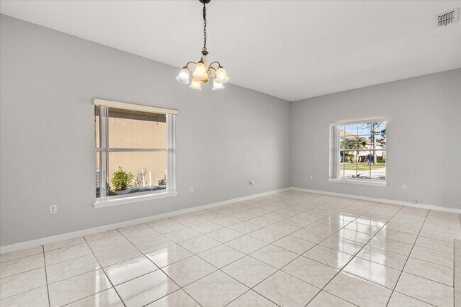 Building Photo - 1000 Vaquero Ln
