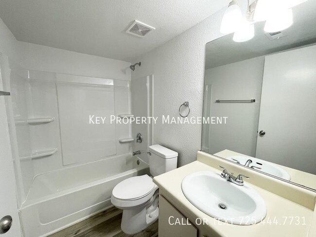 Building Photo - 2 WEEKS FREE RENT ON THIS FULLY REMODELED ...