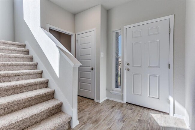 Building Photo - 131 Trailside Ln