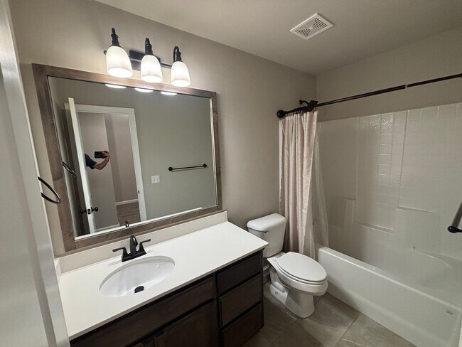 Building Photo - Wonderful 3 Bed 2 Bath Home in Norman