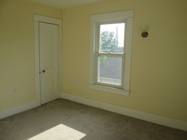 Building Photo - 410 E Kline St