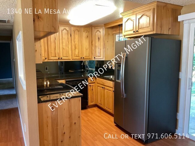 Building Photo - Freshly Remodeled 3BD Gresham Ranch | $239...