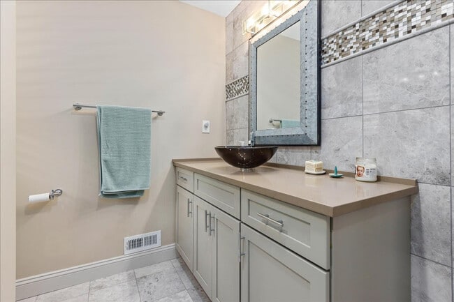 Building Photo - 710 Lighthouse Ave