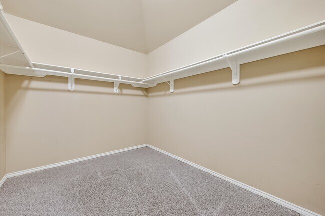 Building Photo - 2826 Lakecrest Forest Dr