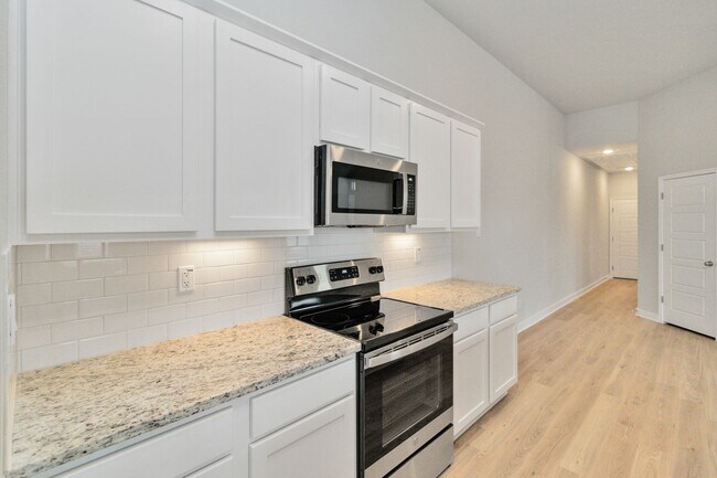 Building Photo - Brand New Luxury Duplex Available Today