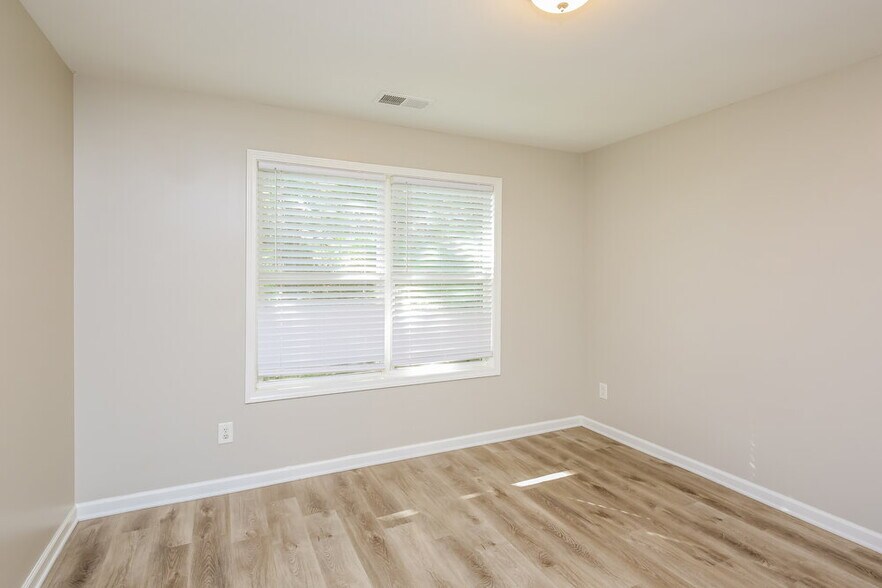 Building Photo - 1521 Lily Valley Dr