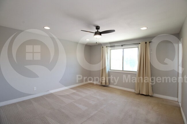 Building Photo - 1653 E Bishop Dr