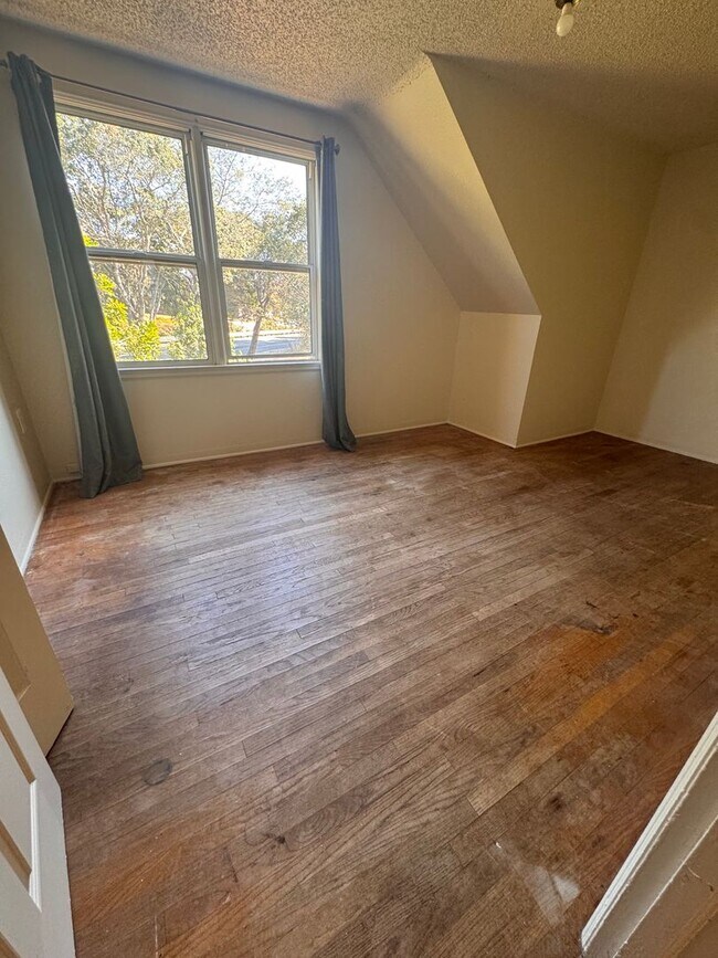 Building Photo - Spacious 5 Bed 2 Bath House near Cal Poly