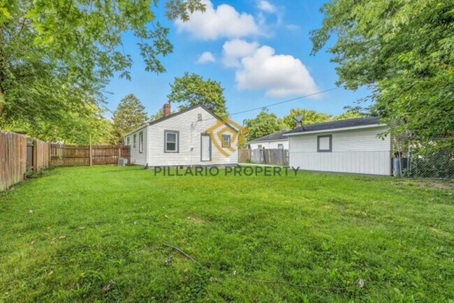 Building Photo - Beautifully Renovated 2-Bedroom Home Near Indy Motor Speedway, Available NOW!