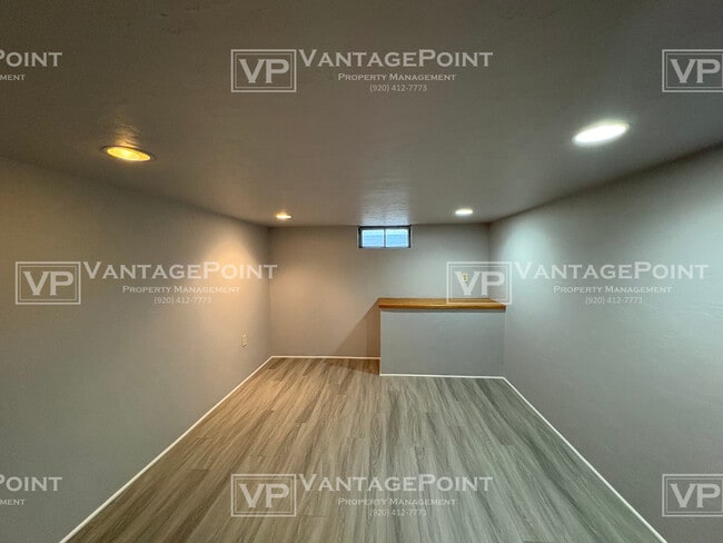 Building Photo - 4220 Hillcrest Dr