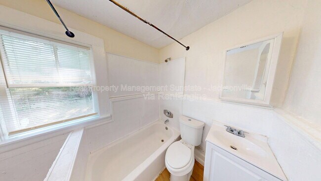 Building Photo - 2324 Moncrief Rd