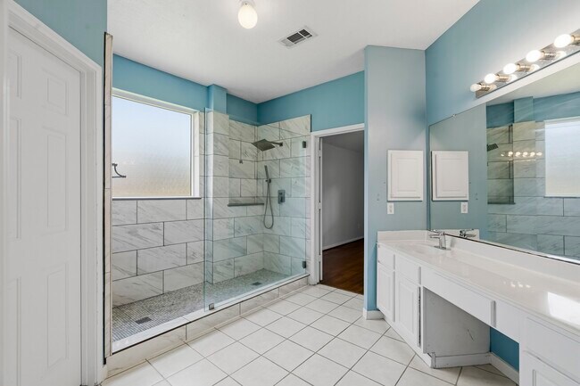 Building Photo - 2123 Mossy Trail Dr