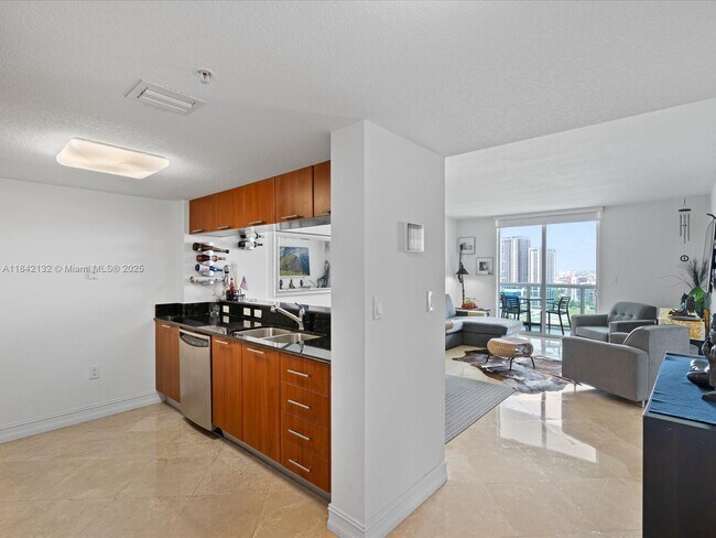 Building Photo - 1800 N Bayshore Dr