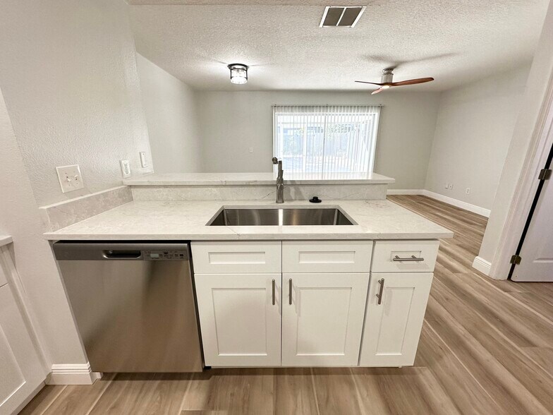 Building Photo - 804 E South St