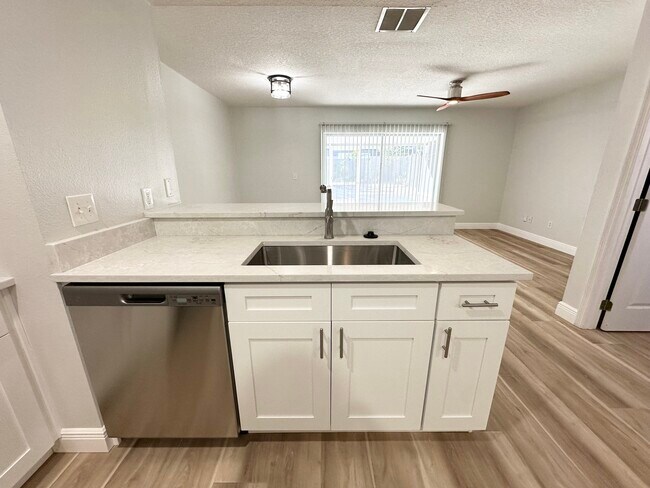 Building Photo - 804 E South St