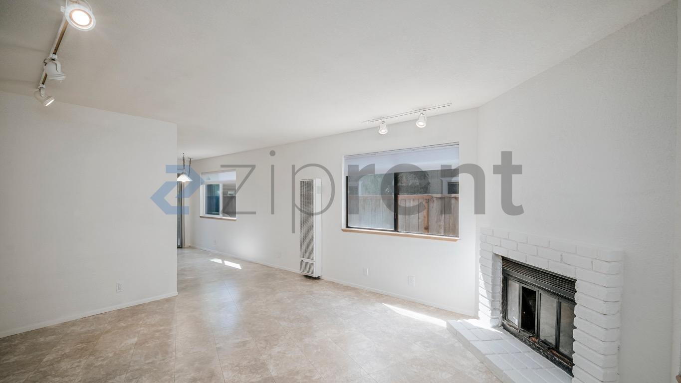 Building Photo - Unit