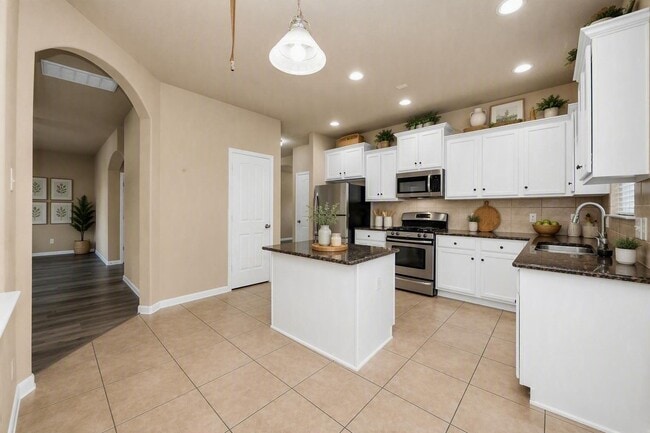 Building Photo - 6106 Grassy Haven Ln