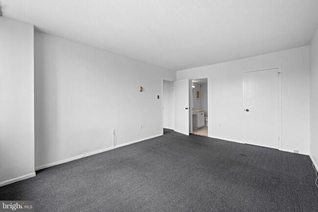 Building Photo - 1 E University Pkwy