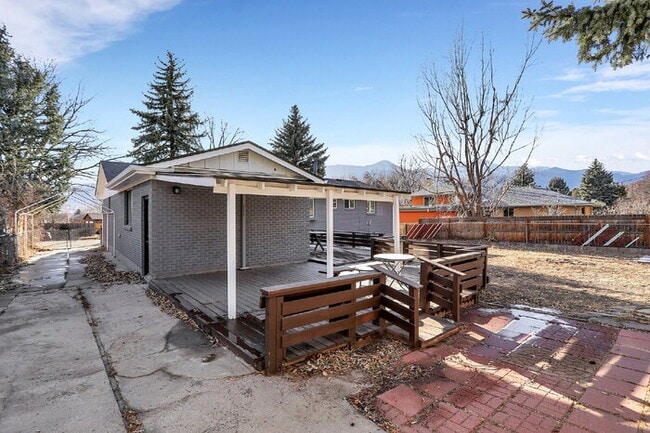 Building Photo - Westside Gem! 4 Beds, 3 Baths, Over 2,500 ...