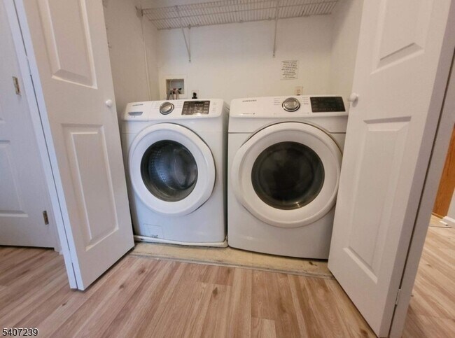 Building Photo - 113 Lionheart Ln